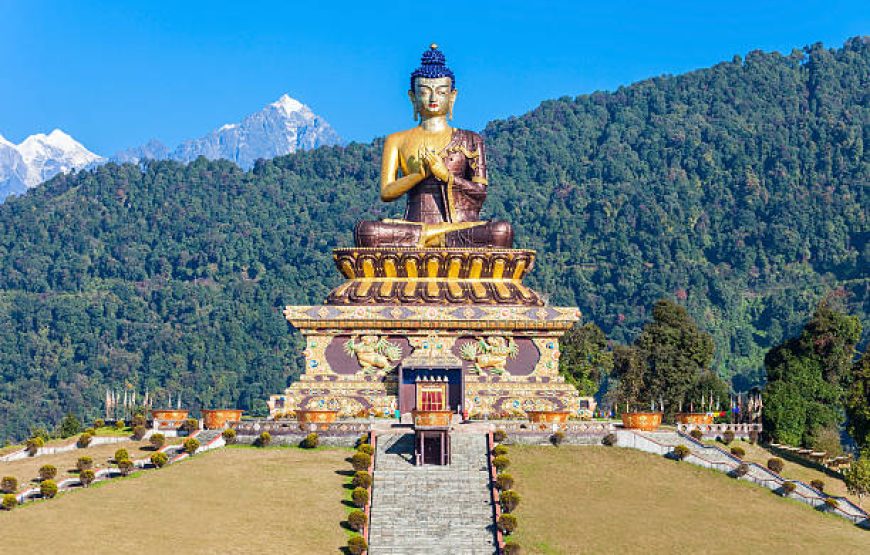 Darjeeling Escape – 4 Nights 5 Days | Toy Train, Tea Gardens & Himalayan Sunrise