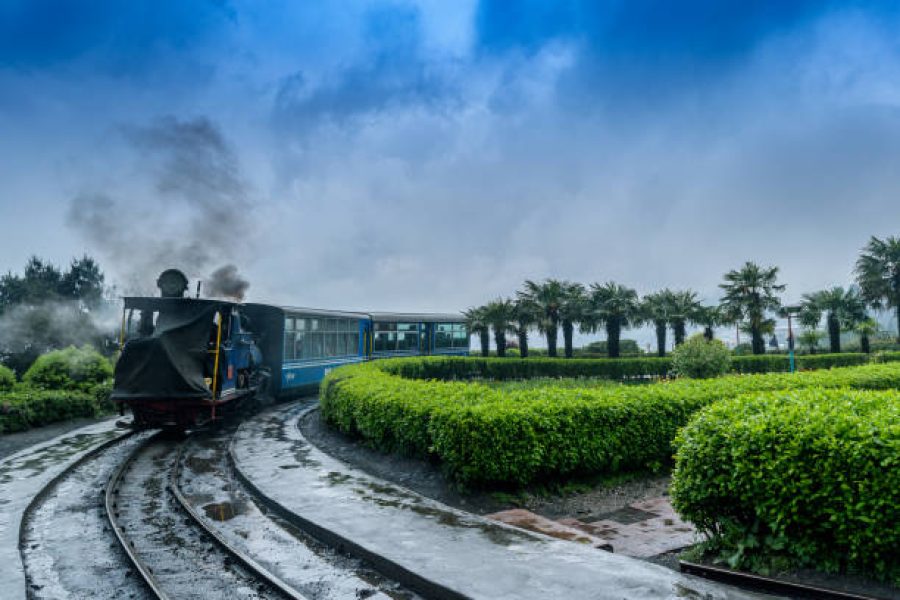 Darjeeling Escape – 4 Nights 5 Days | Toy Train, Tea Gardens & Himalayan Sunrise